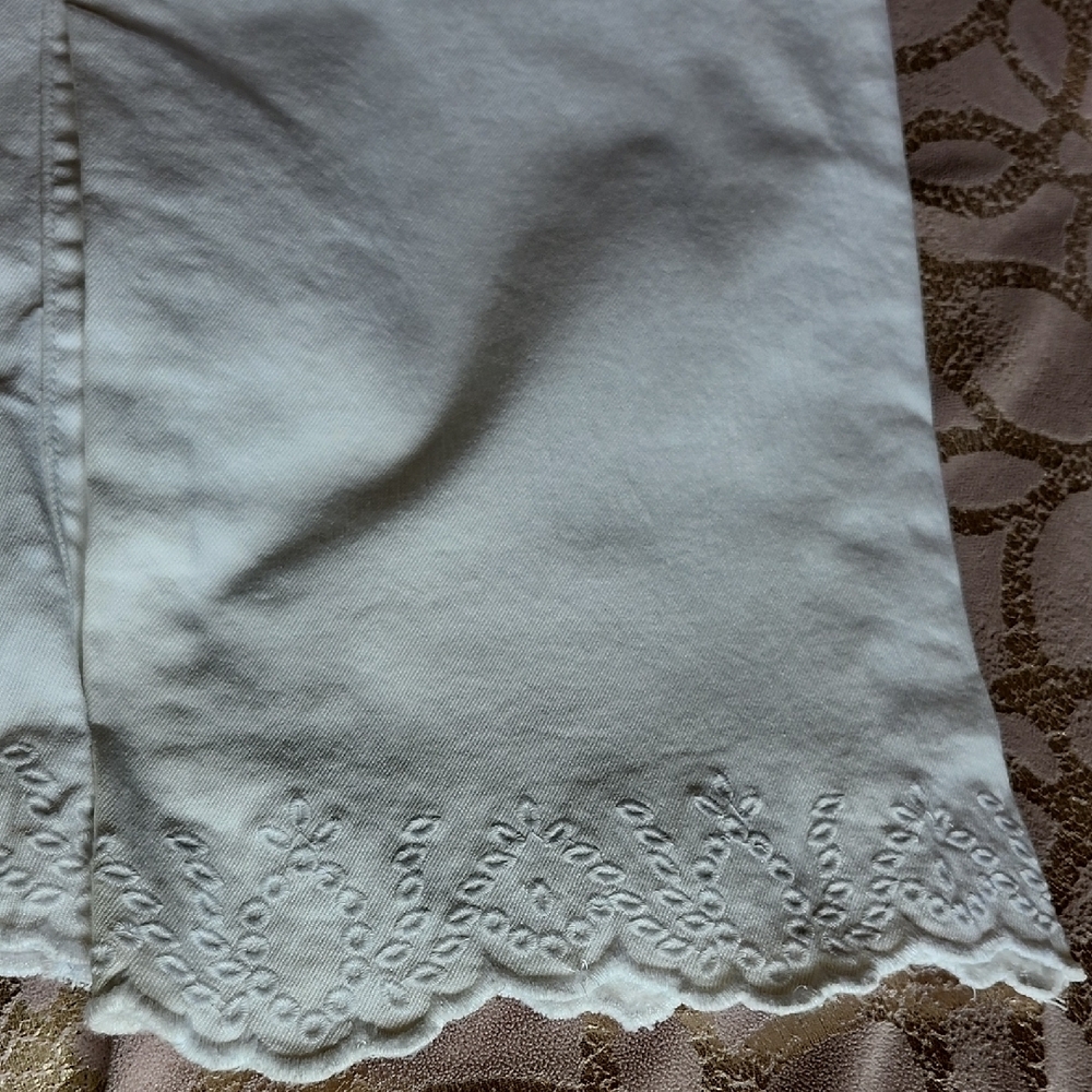 4/$20 St Johns Bay White Crop Women Jeans - Picture 2 of 5
